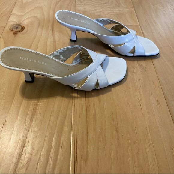 Naturalizer size 7.5 Narrow fit low heel pump mule style open toe shoe - Picture 4 of 12